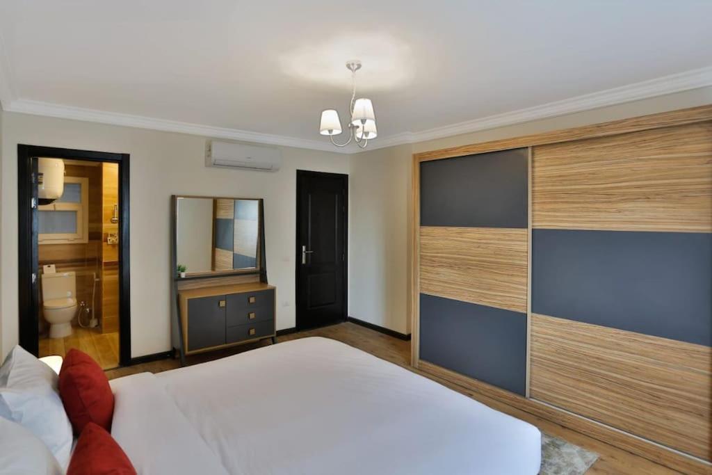 Parkside Boutique 3 Bbr Serviced Apartment - Ocean Blue - Near Airport カイロ エクステリア 写真